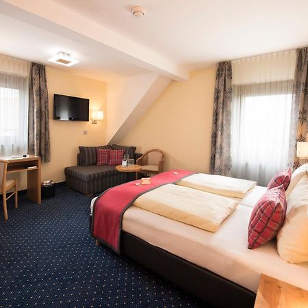 AKZENT Hotel Krone Helmstadt Buitenkant foto