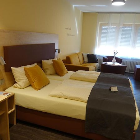 AKZENT Hotel Krone Helmstadt Kamer foto