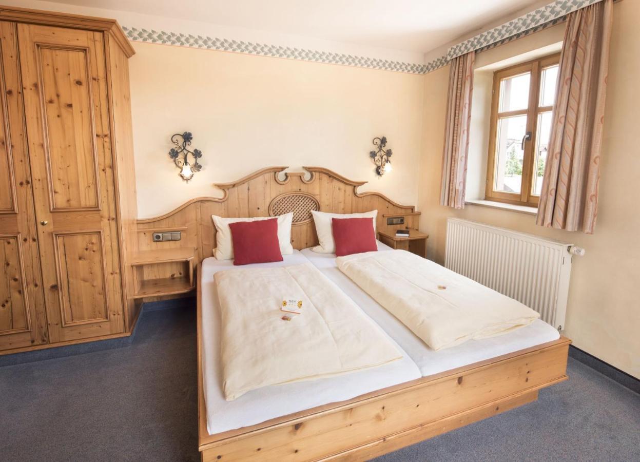 AKZENT Hotel Krone Helmstadt Buitenkant foto