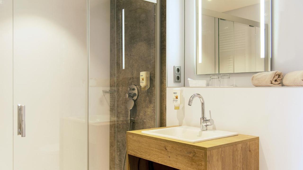 AKZENT Hotel Krone Helmstadt Buitenkant foto