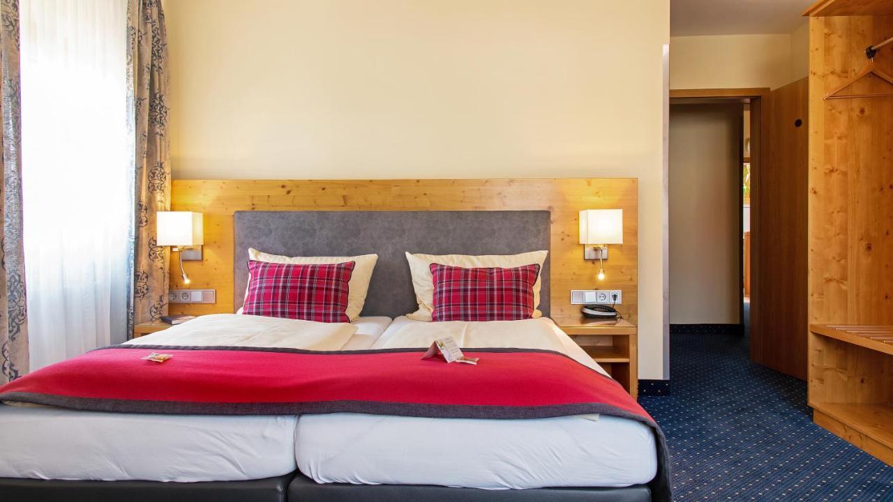 AKZENT Hotel Krone Helmstadt Buitenkant foto