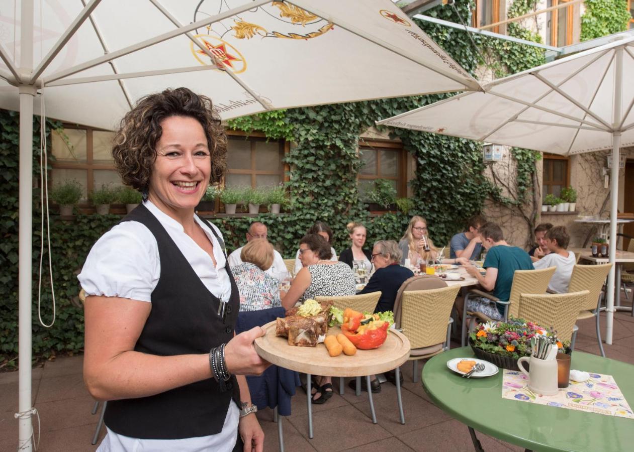 AKZENT Hotel Krone Helmstadt Buitenkant foto