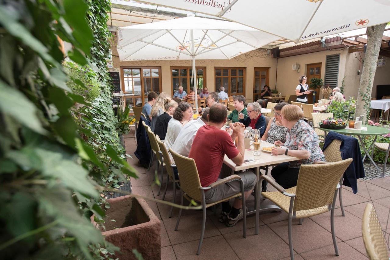 AKZENT Hotel Krone Helmstadt Buitenkant foto