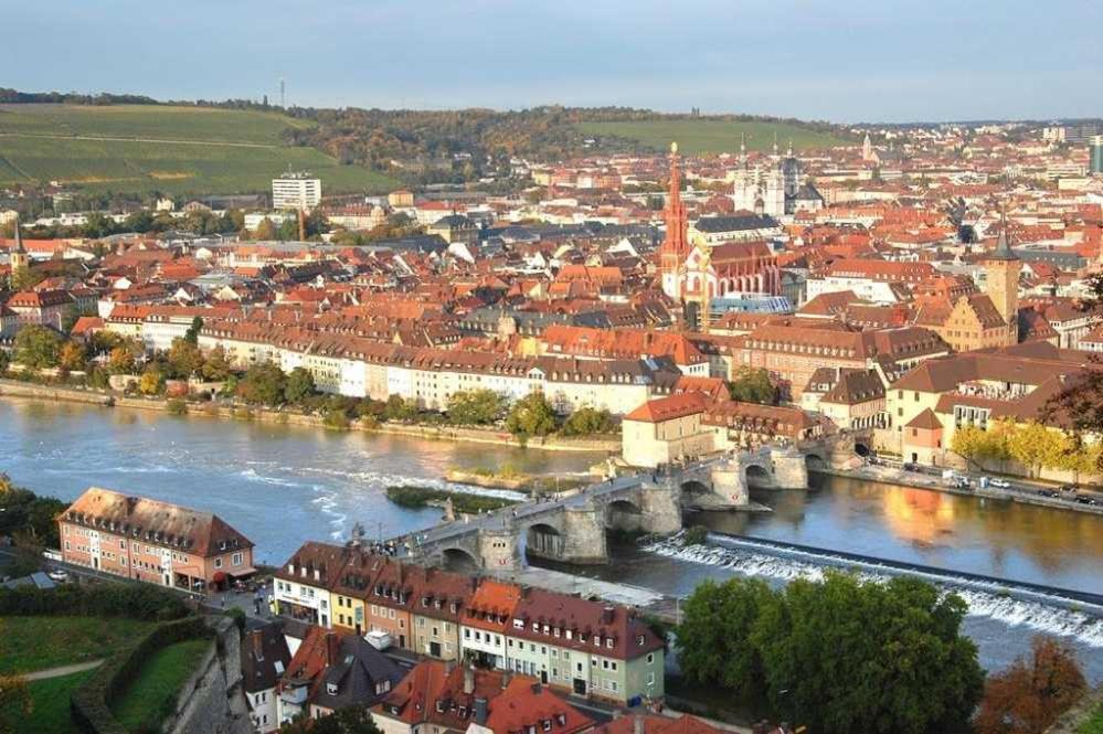 AKZENT Hotel Krone Helmstadt Buitenkant foto
