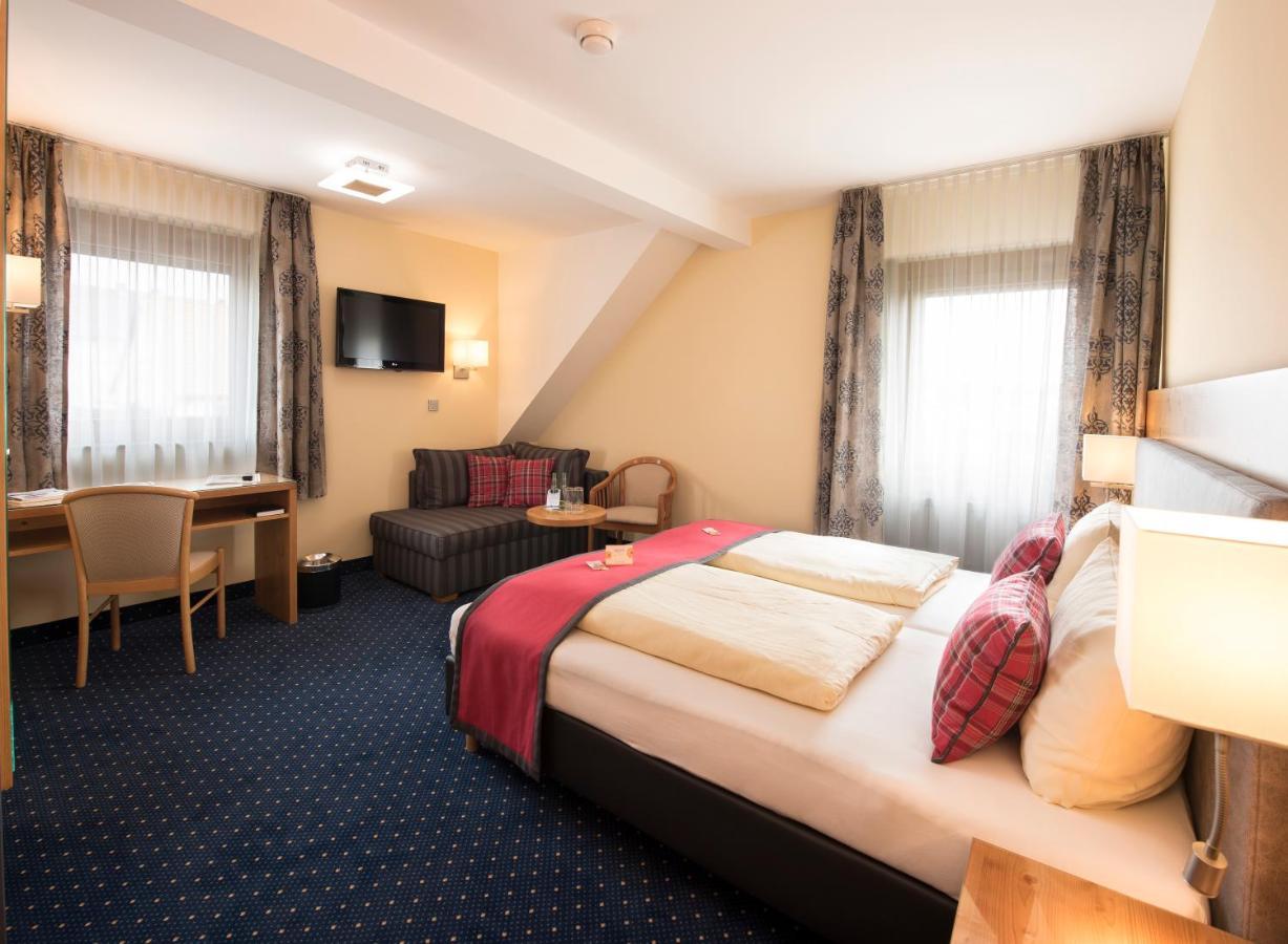 AKZENT Hotel Krone Helmstadt Buitenkant foto