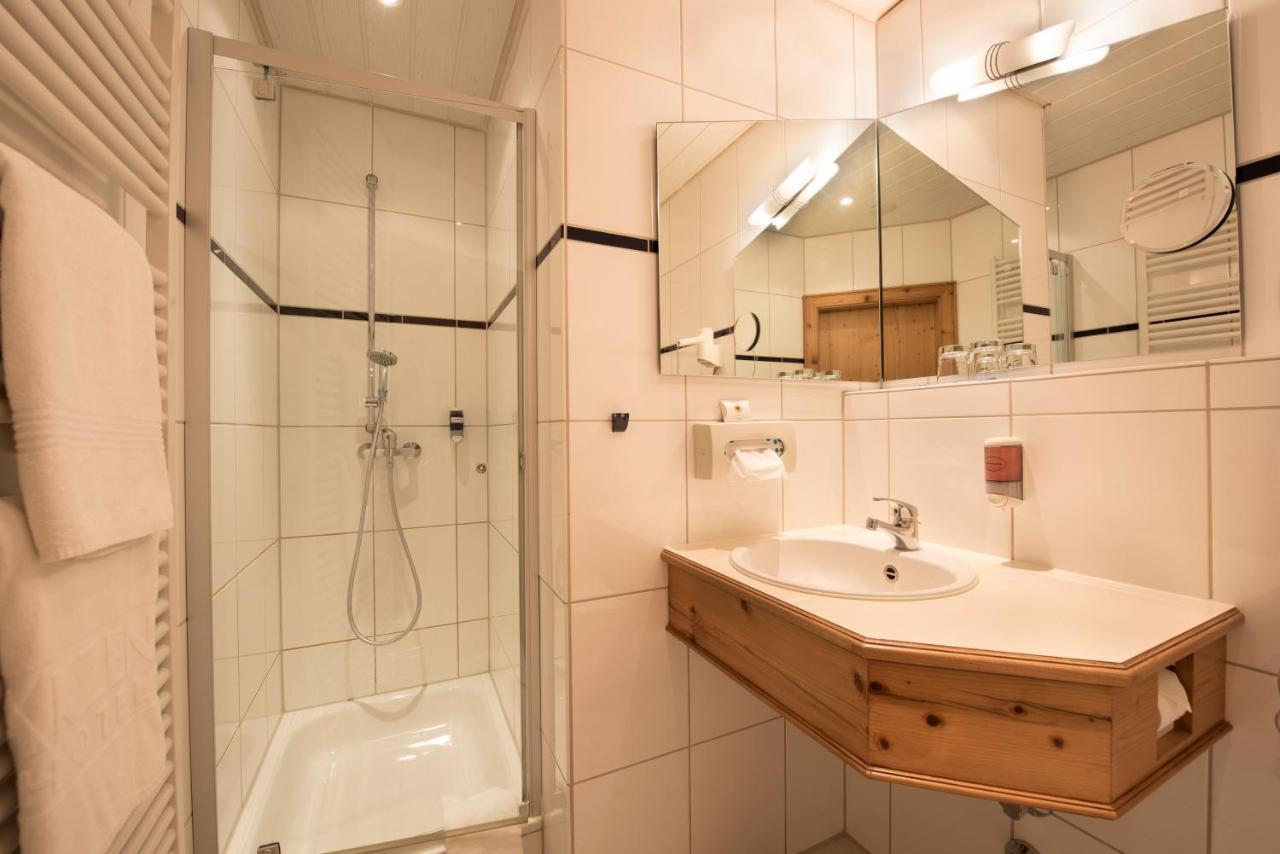 AKZENT Hotel Krone Helmstadt Buitenkant foto