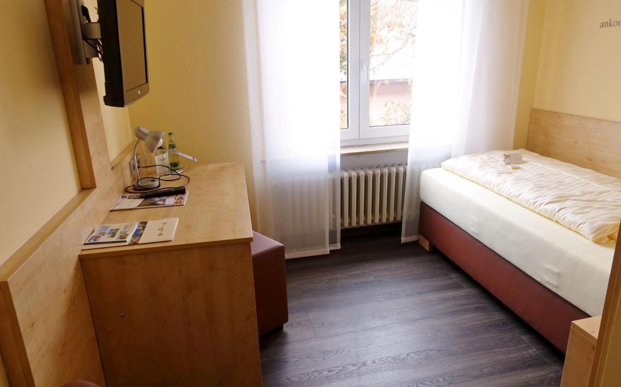 AKZENT Hotel Krone Helmstadt Buitenkant foto