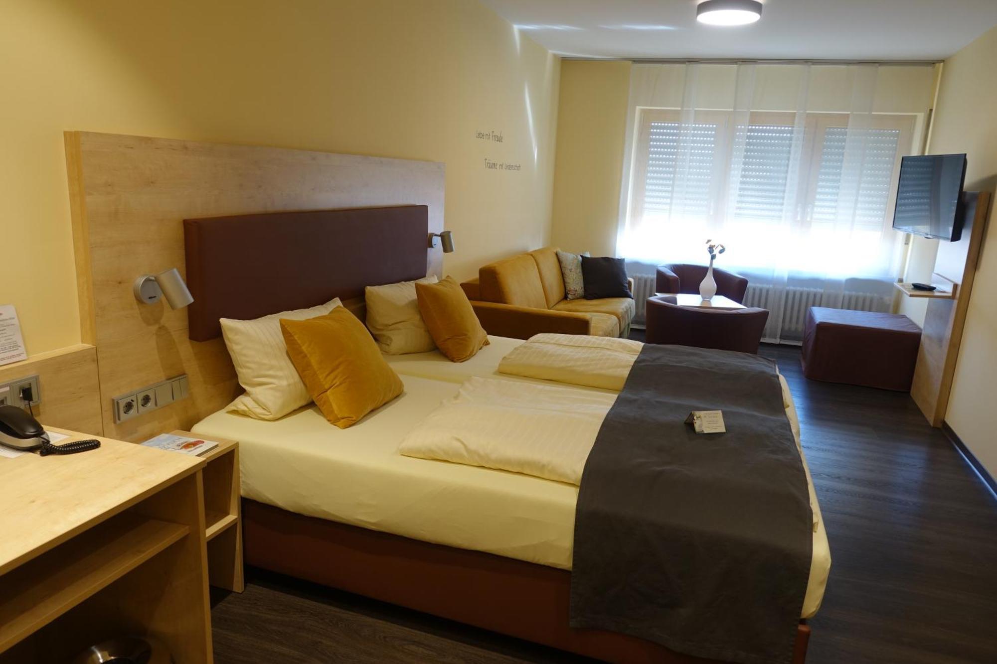AKZENT Hotel Krone Helmstadt Kamer foto