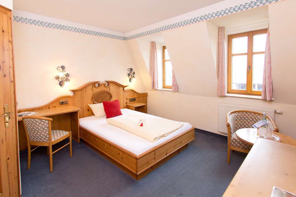AKZENT Hotel Krone Helmstadt Buitenkant foto