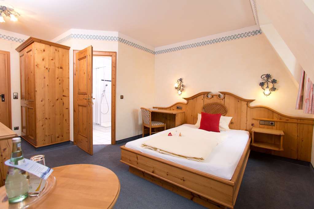 AKZENT Hotel Krone Helmstadt Buitenkant foto