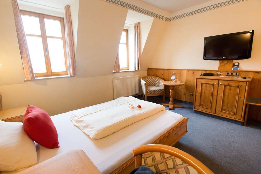 AKZENT Hotel Krone Helmstadt Buitenkant foto
