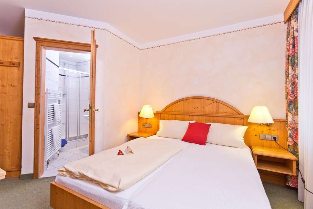 AKZENT Hotel Krone Helmstadt Buitenkant foto
