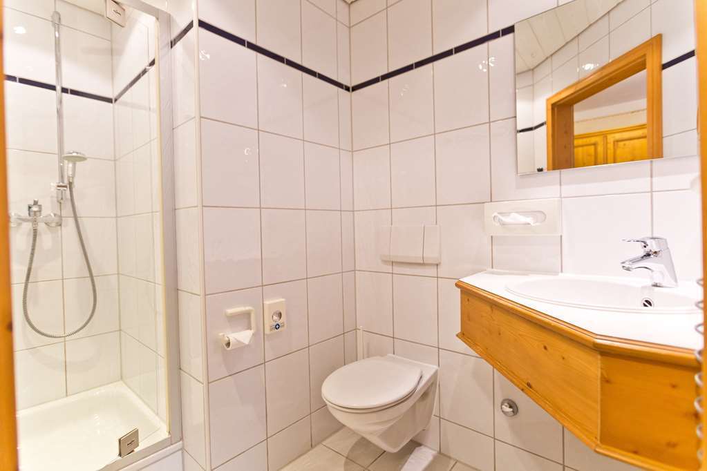 AKZENT Hotel Krone Helmstadt Buitenkant foto
