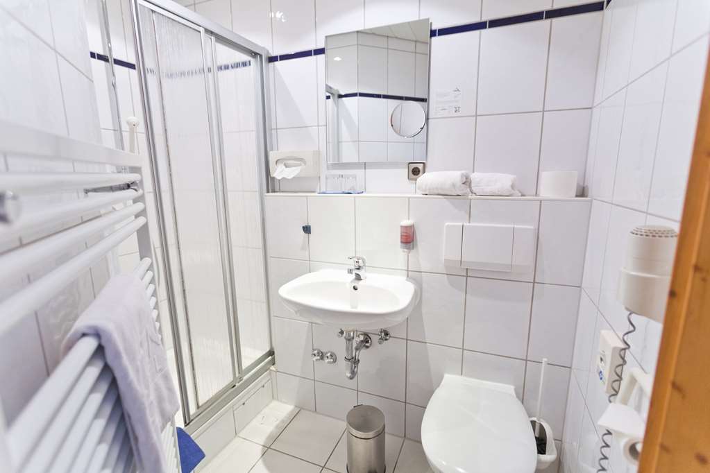AKZENT Hotel Krone Helmstadt Buitenkant foto