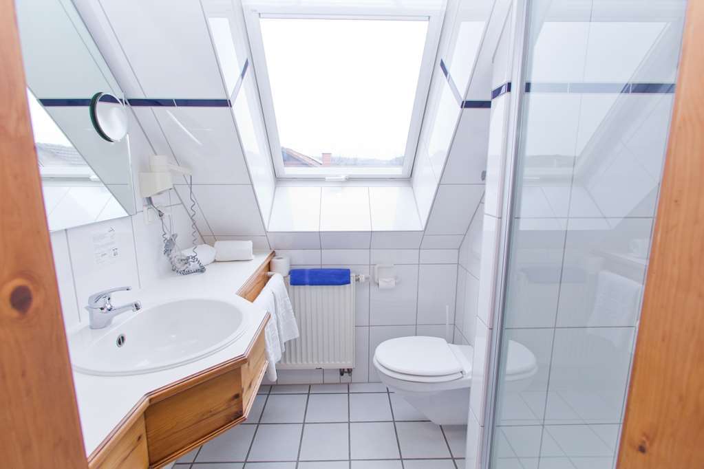 AKZENT Hotel Krone Helmstadt Buitenkant foto