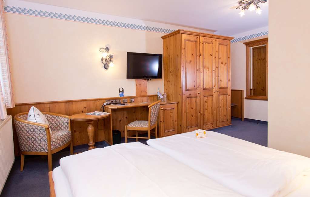 AKZENT Hotel Krone Helmstadt Buitenkant foto