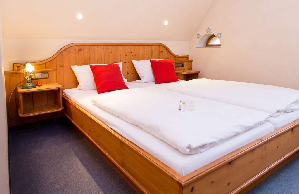 AKZENT Hotel Krone Helmstadt Buitenkant foto