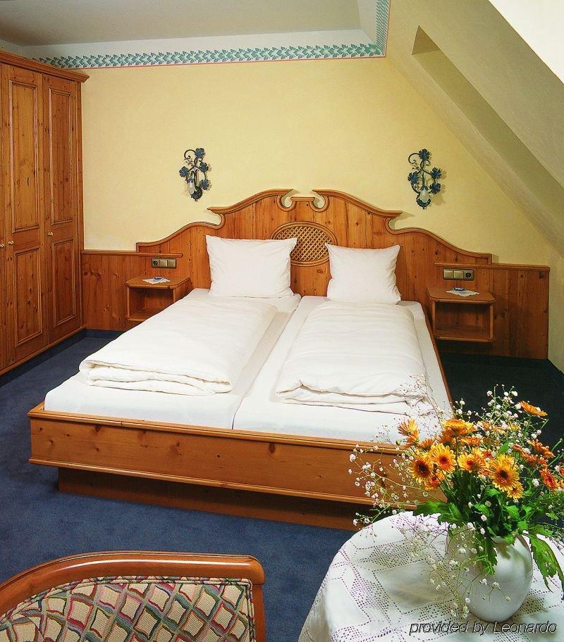 AKZENT Hotel Krone Helmstadt Kamer foto