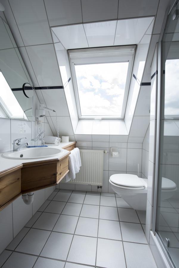 AKZENT Hotel Krone Helmstadt Buitenkant foto