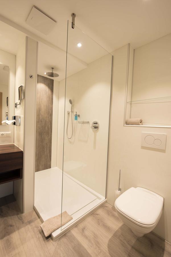 AKZENT Hotel Krone Helmstadt Buitenkant foto