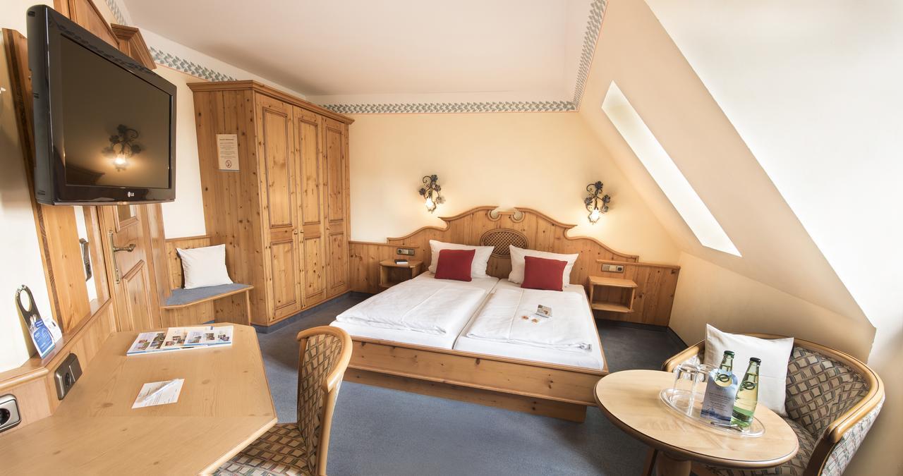 AKZENT Hotel Krone Helmstadt Buitenkant foto