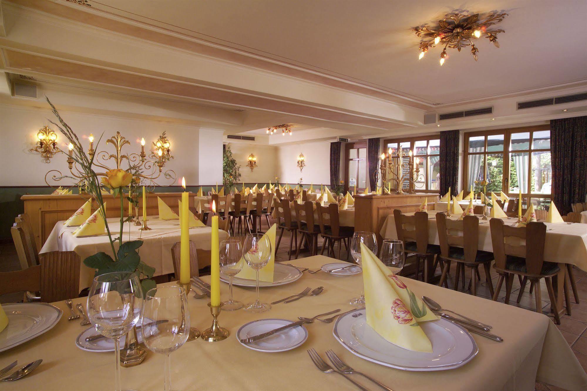 AKZENT Hotel Krone Helmstadt Buitenkant foto