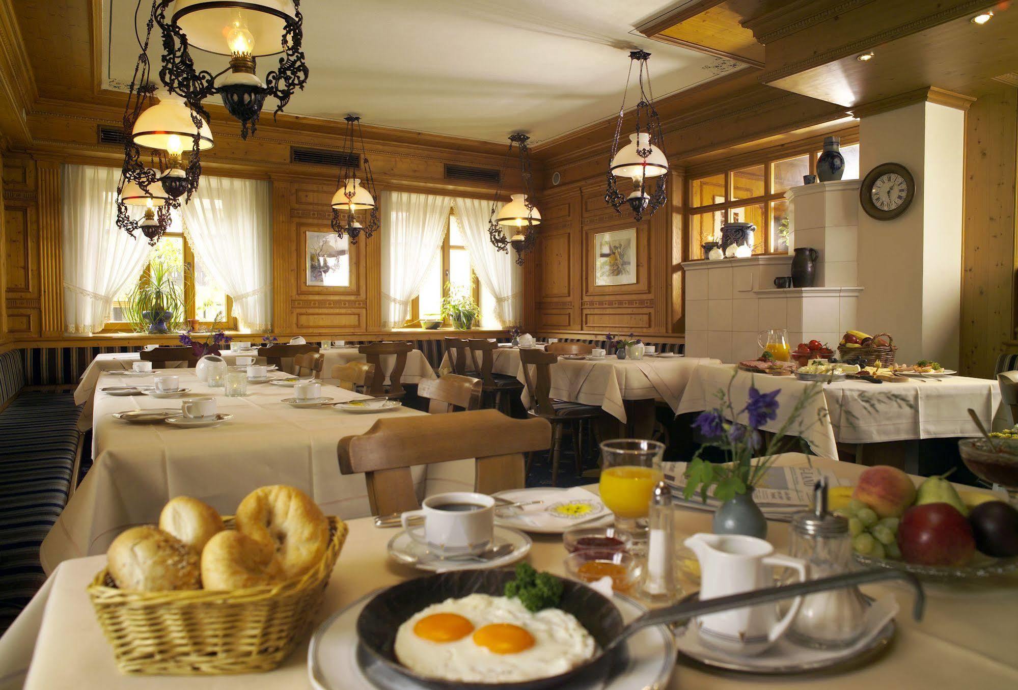 AKZENT Hotel Krone Helmstadt Buitenkant foto
