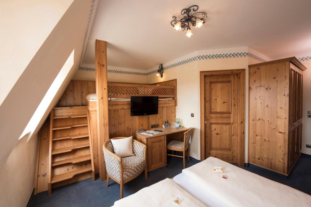 AKZENT Hotel Krone Helmstadt Buitenkant foto